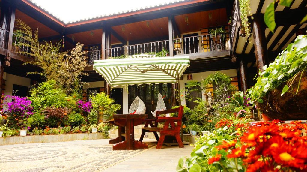 Lijiang Wangjia Courtyard Inn מראה חיצוני תמונה