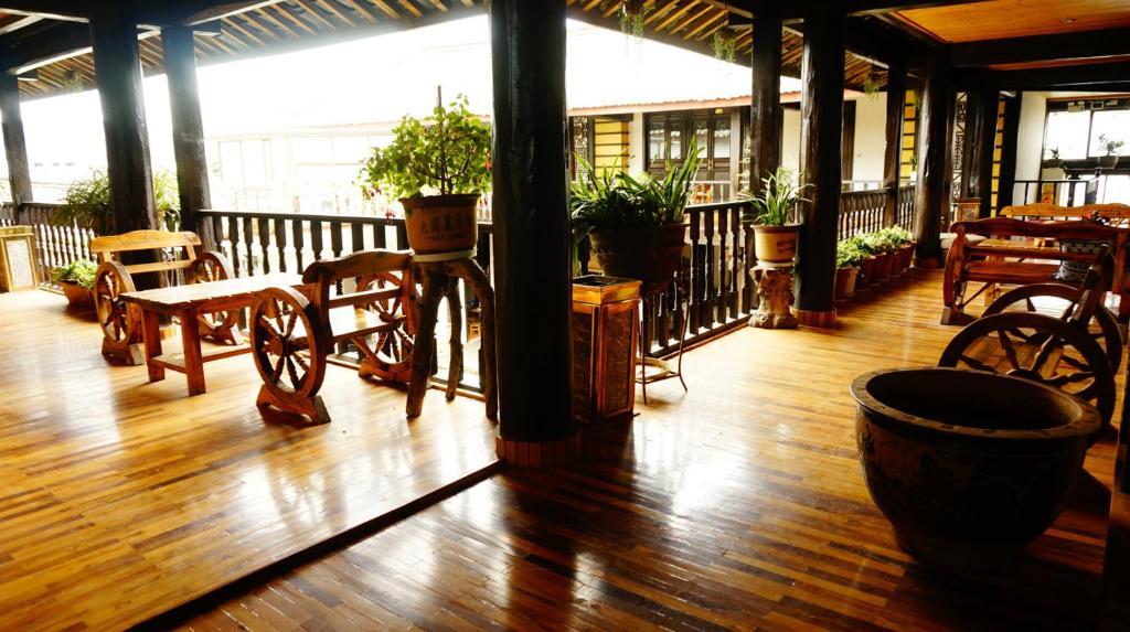 Lijiang Wangjia Courtyard Inn מראה חיצוני תמונה
