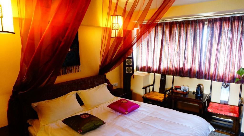 Lijiang Wangjia Courtyard Inn חדר תמונה
