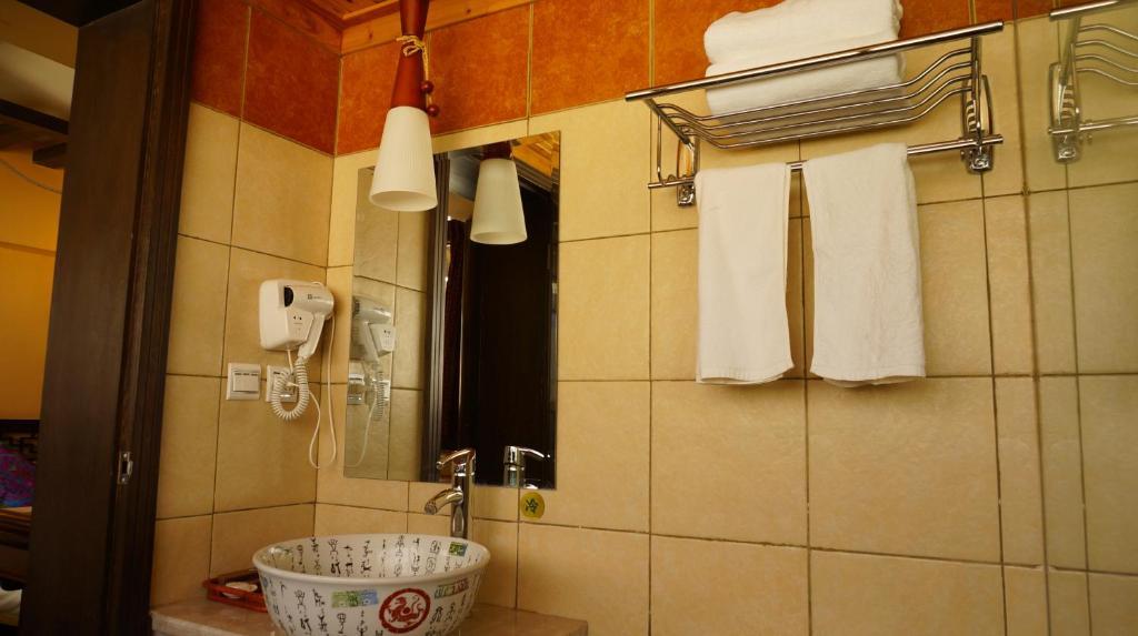 Lijiang Wangjia Courtyard Inn חדר תמונה