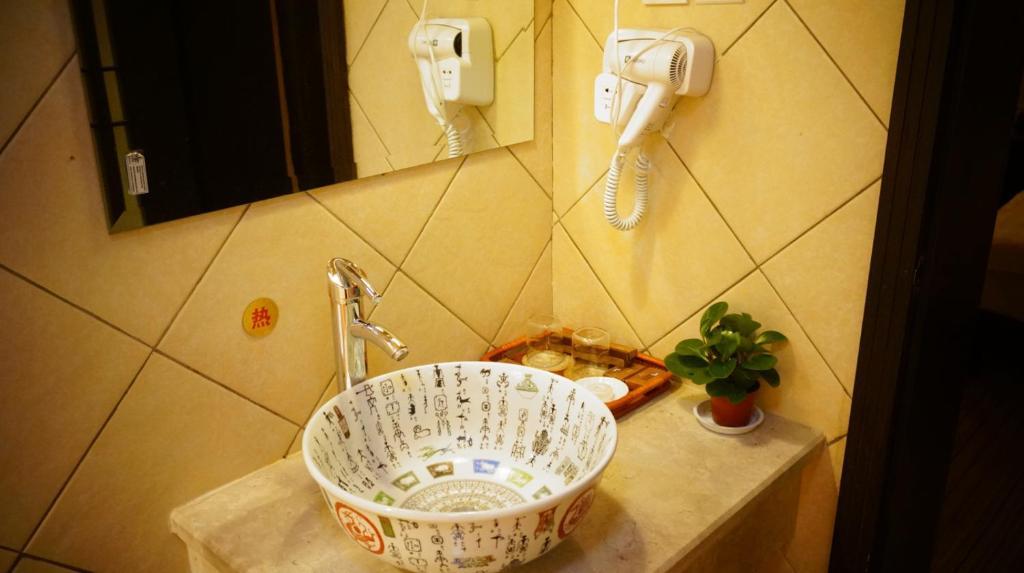 Lijiang Wangjia Courtyard Inn חדר תמונה