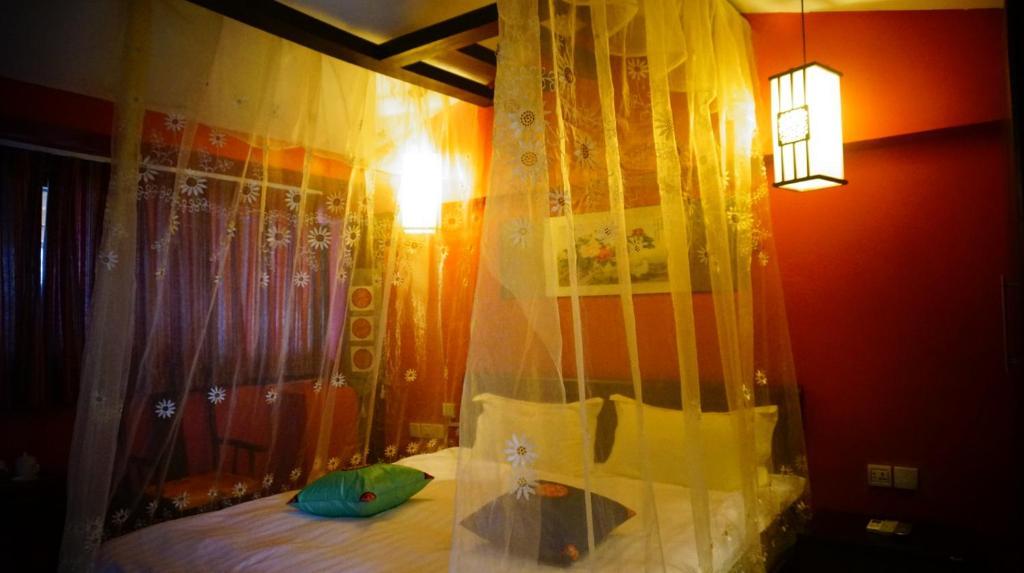 Lijiang Wangjia Courtyard Inn חדר תמונה