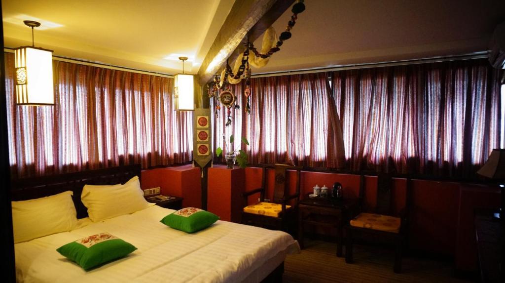 Lijiang Wangjia Courtyard Inn חדר תמונה